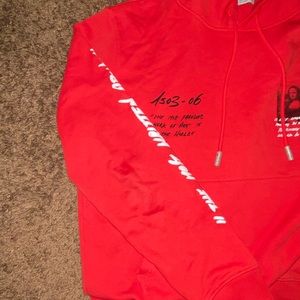 Off White Mona Lisa (Red)